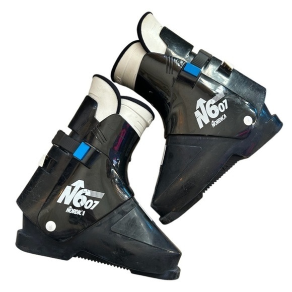 RETRO NORDICA N607 SKI BINDINGS + CARRY BAG, BLACK & WHITE, WOMENS SIZE 9-10 - Picture 1 of 11
